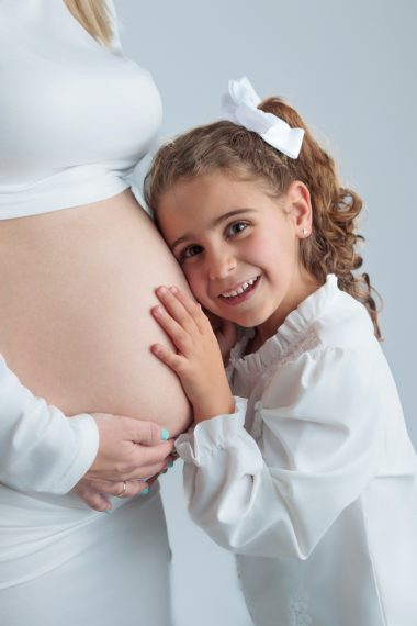 Sesión familiar embarazada en Sevilla