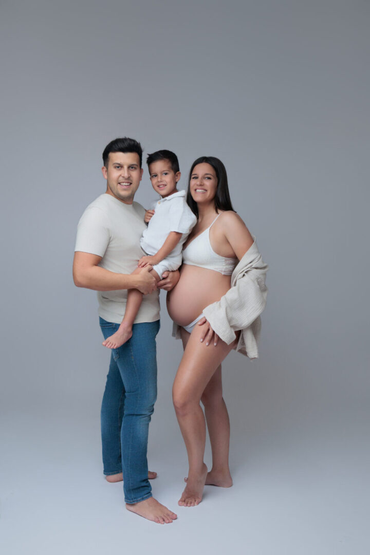 Fotos de familia en sesión de embarazo en Sevilla Fotos de familia en sesión de embarazo en Sevilla